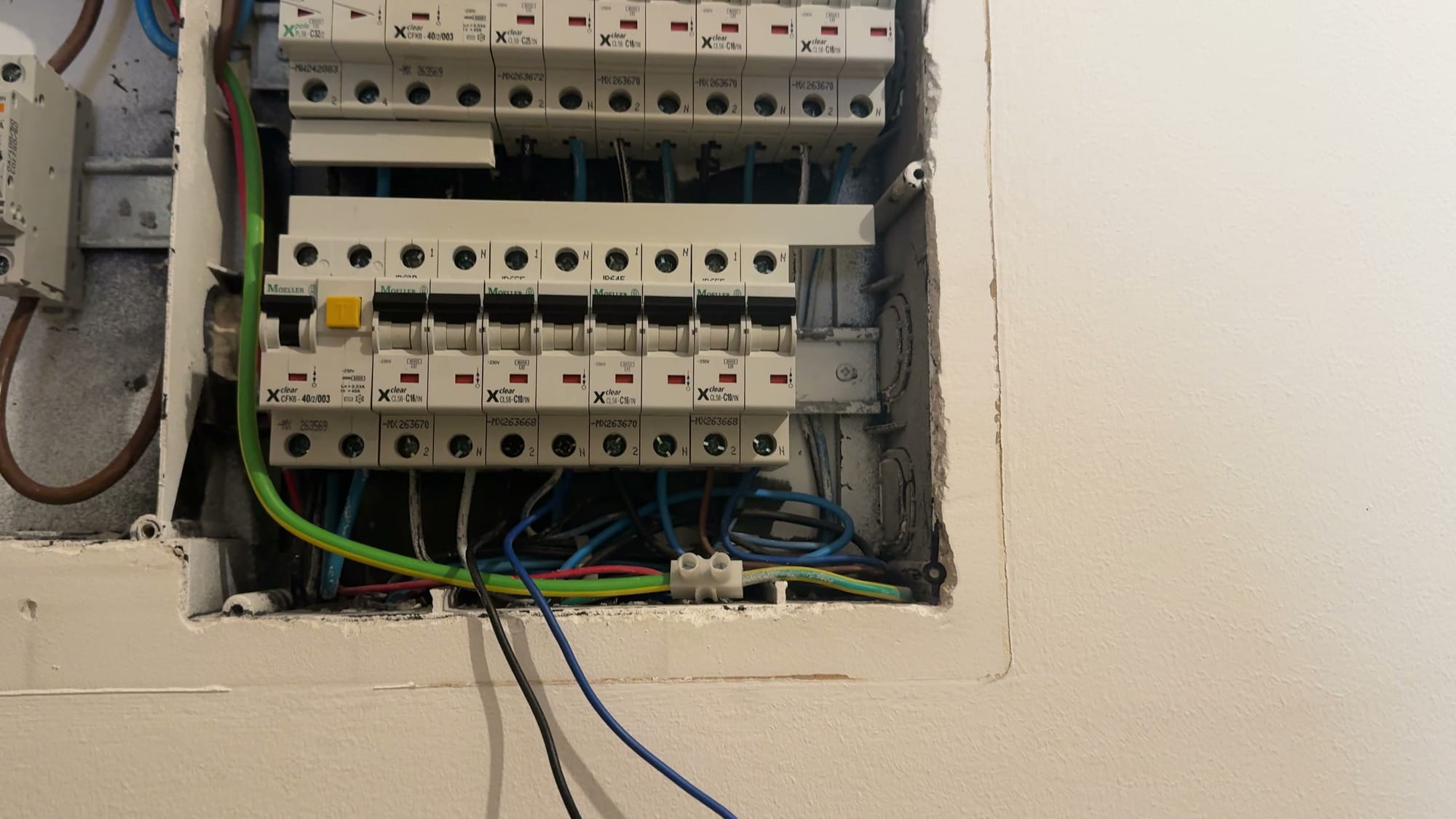 Cuadro eléctrico utilizado durante la instalación del Shelly EM Gen4